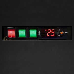 Vitrīna ar melnu ledusskapi ar 2 durvīm un 764 L no TEFCOLD