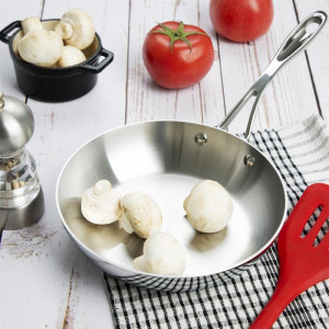 Trijslāņu nerūsējošā tērauda panna Vogue Ø 200 mm - profesionālas veiktspējas