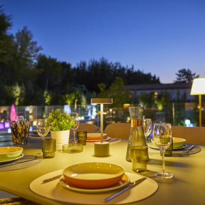 Galdiņa lampa ar pieskāriena funkciju, alumīnijs - Roby gaiši pelēka - Lumisky