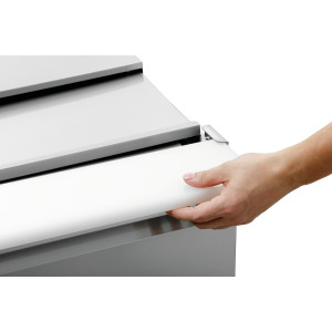 Salātu gatavošanas iekārta ar 3 durvīm.