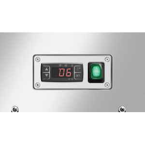 Refrigerētais vitrīns KV restorānu profesionāļiem