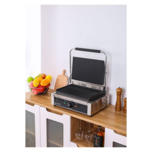 Grila Panini ar lielu siltuma virsmu un rievotu virsmu - Dynasteel: izcilas veiktspējas un ērta izmantošana profesionāļiem